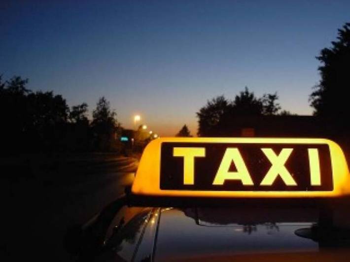 В Архангельске ограбили таксиста