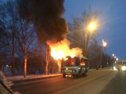 В Архангельске загорелся автобус с пассажирами