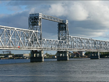 Железнодорожный мост планируют закрыть для грузовых составов