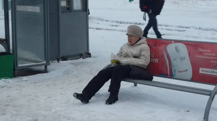 На улицах Архангельска читают в любую погоду)